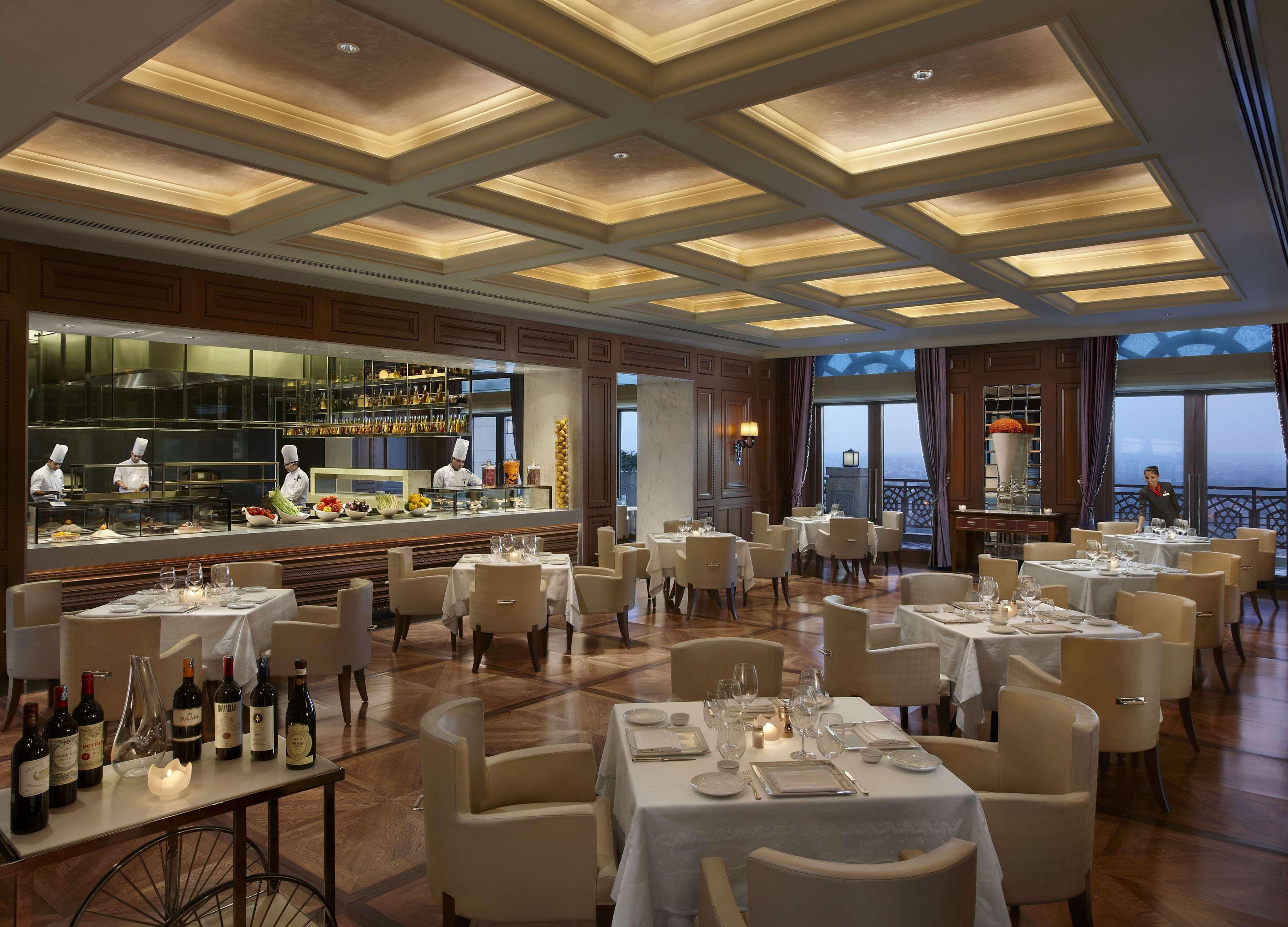 The Leela Palace New Delhi Exterior photo The restaurant