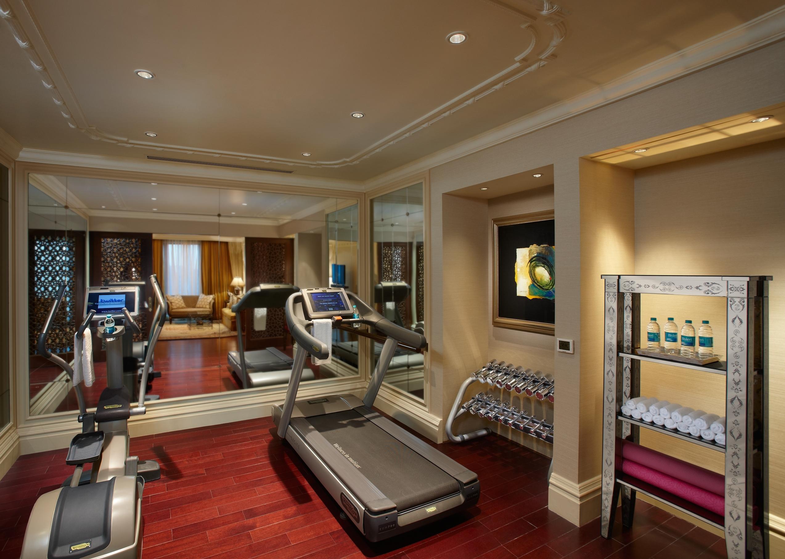The Leela Palace New Delhi Exterior photo The gym at the Taj Mahal Palace