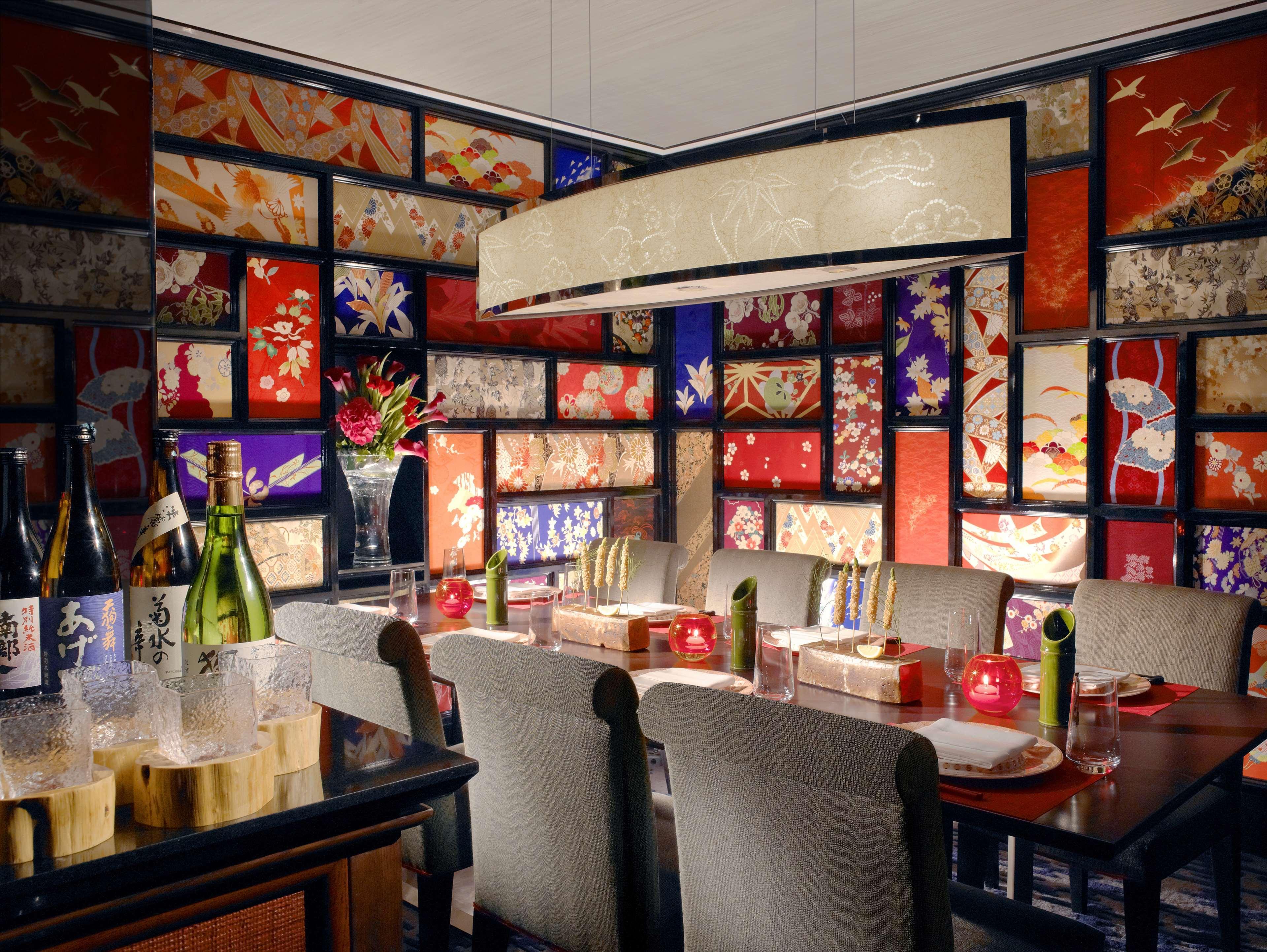 The Leela Palace New Delhi Exterior photo Interior of a restaurant