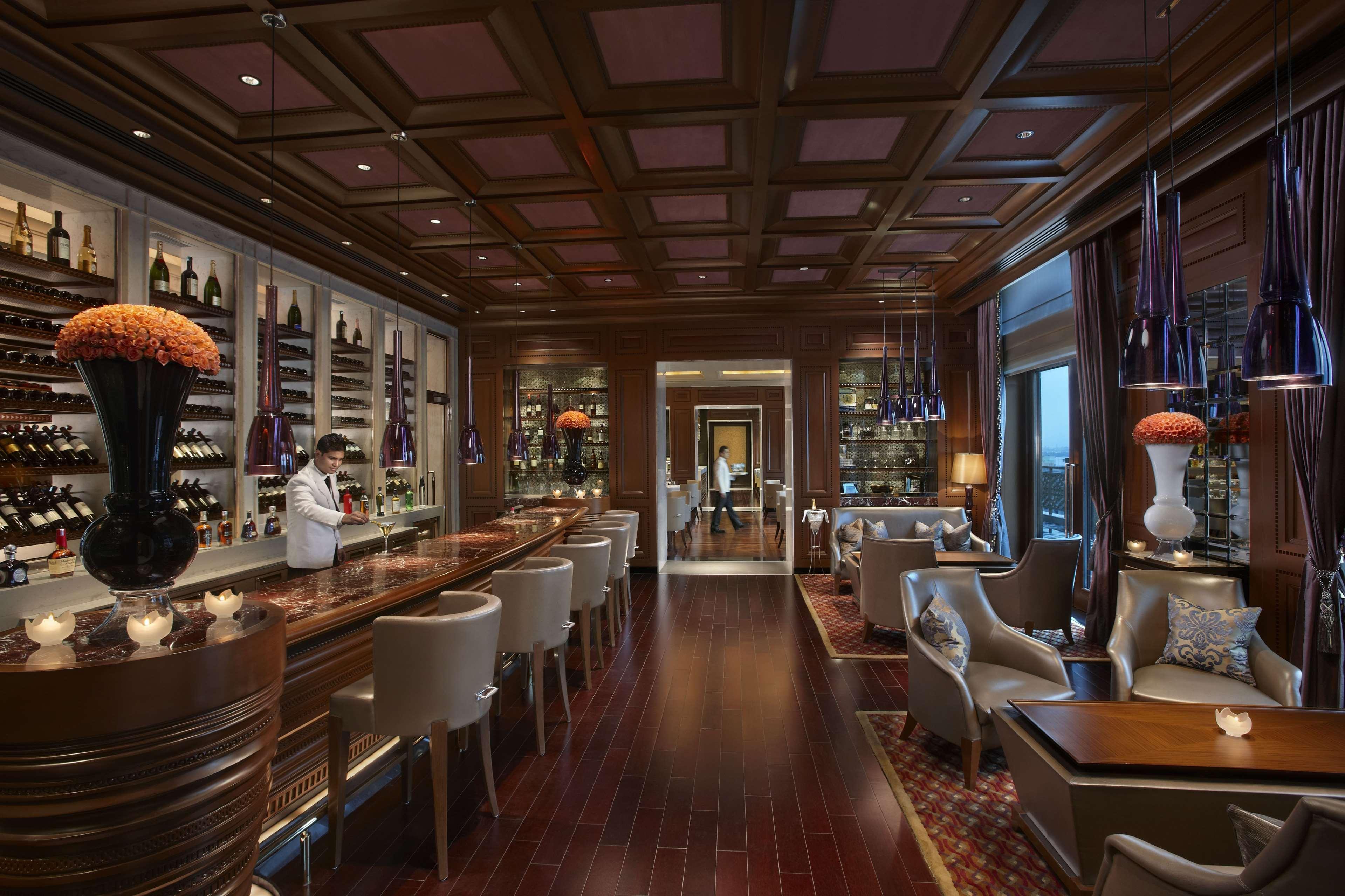 The Leela Palace New Delhi Restaurant photo The Bar