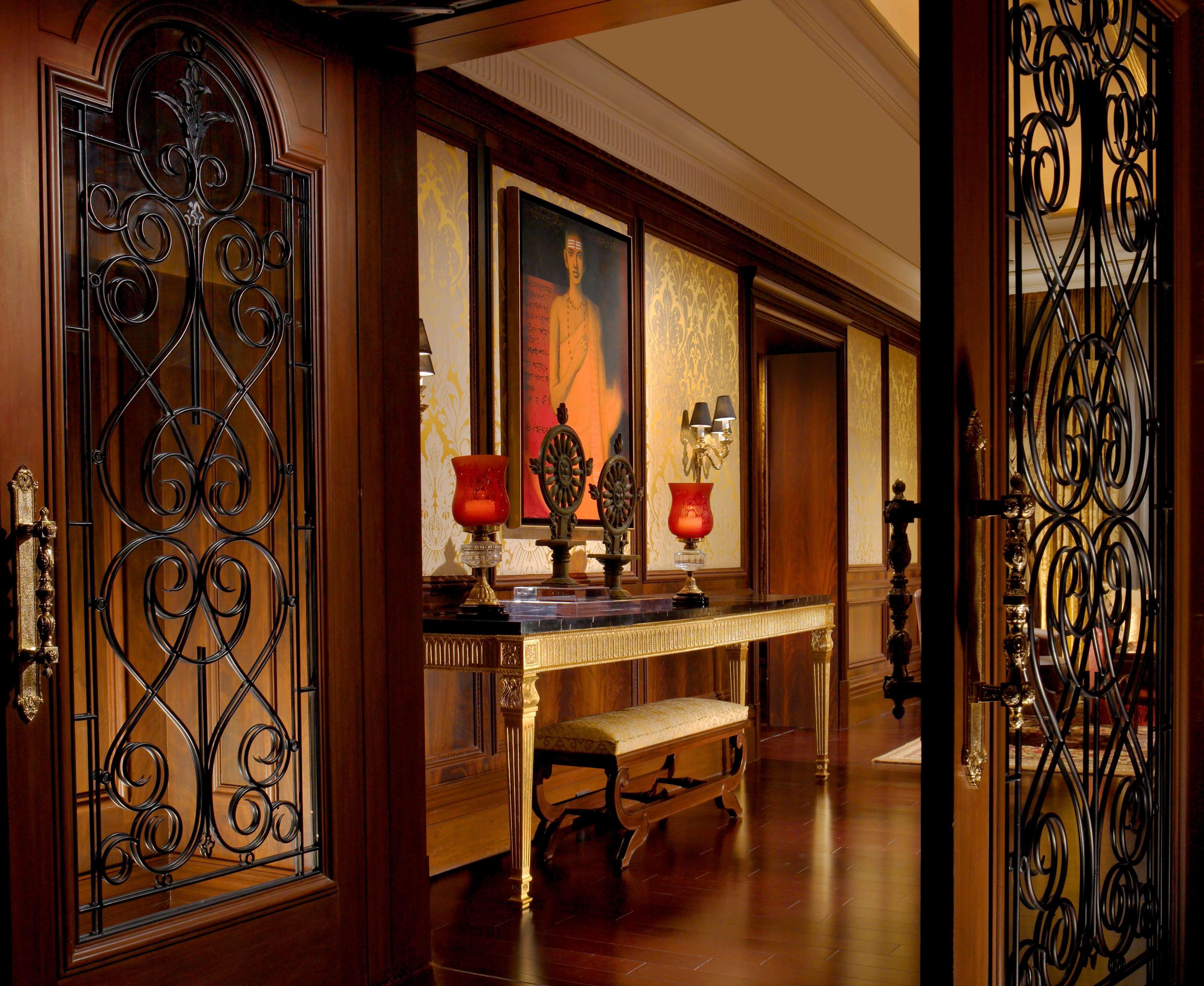 The Leela Palace New Delhi Exterior photo Interior of the Taj Mahal Palace