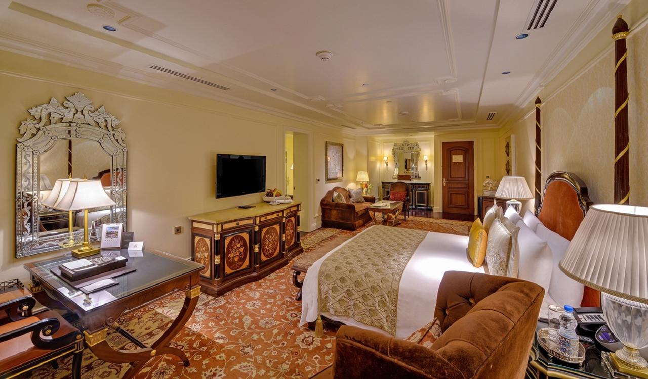 The Leela Palace New Delhi Exterior photo A suite at the Taj Mahal Palace