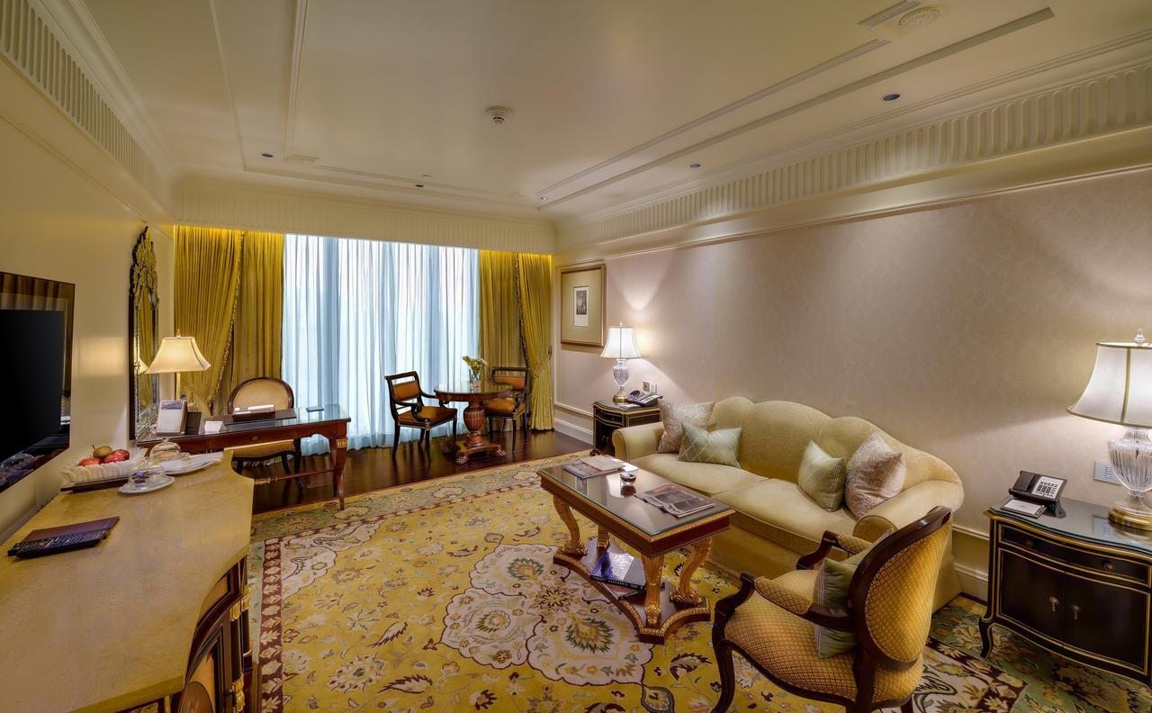 The Leela Palace New Delhi Exterior photo A suite at the Taj Mahal Palace
