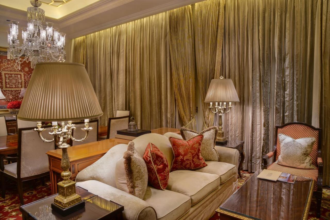 The Leela Palace New Delhi Exterior photo A living room at the Imperial