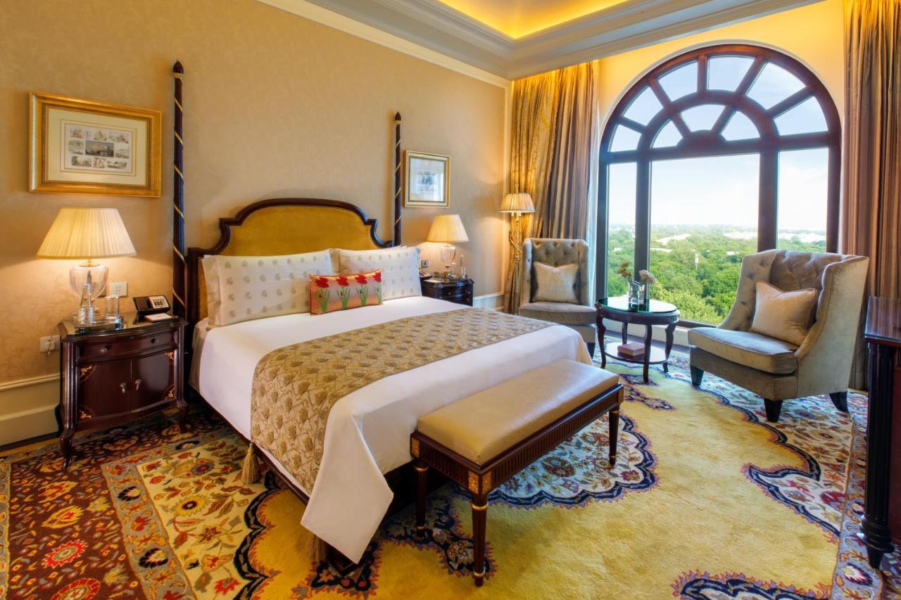 The Leela Palace New Delhi Exterior photo A room at the Taj Bengal