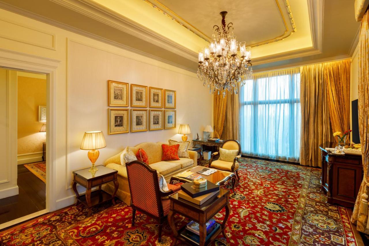 The Leela Palace New Delhi Exterior photo A suite at the Taj Mahal Palace