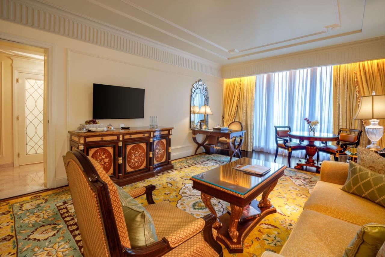 The Leela Palace New Delhi Exterior photo Living room of a suite
