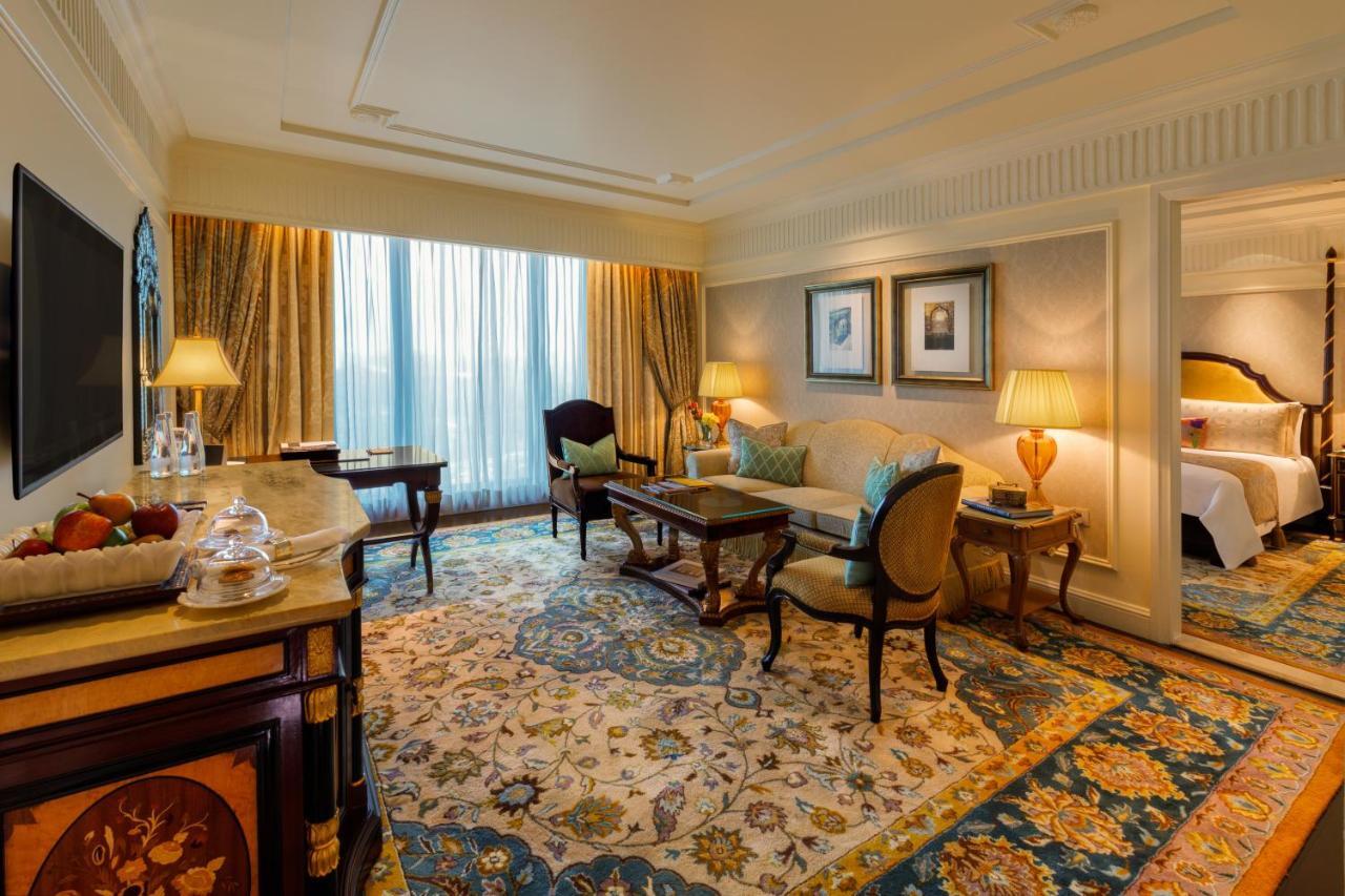 The Leela Palace New Delhi Exterior photo A suite at the Taj Mahal Palace