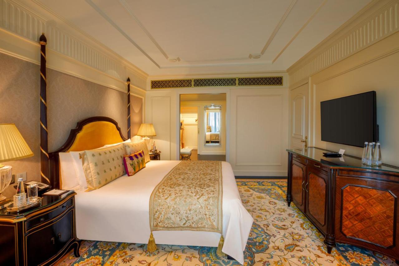 The Leela Palace New Delhi Exterior photo